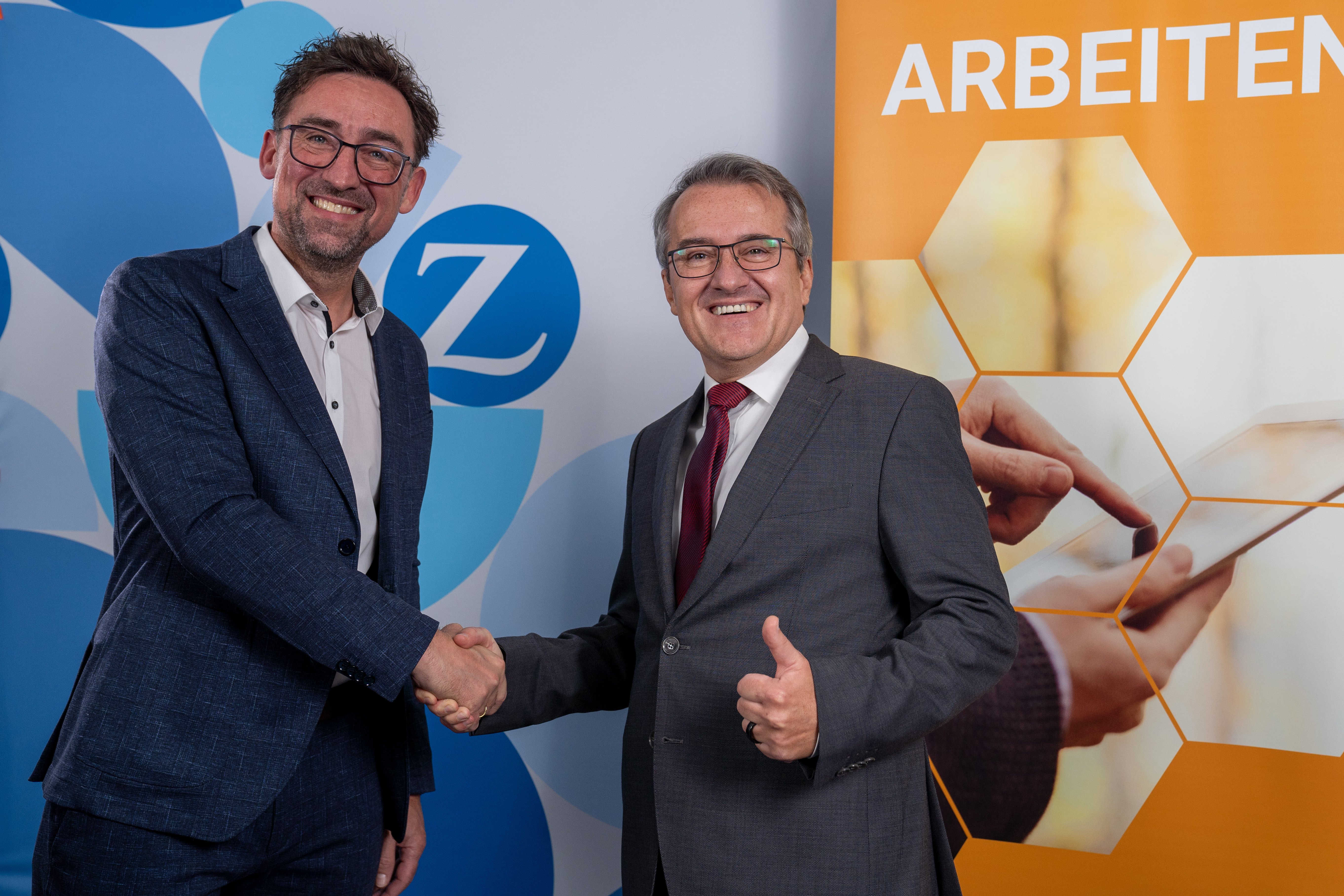 Vertragsunterzeichnung mit TOGETHER CCA